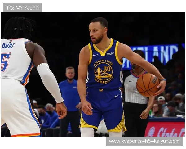 库里持球突破妙传汤神,勇士外线三分雨落 库里持球突破妙传汤神,勇士外线三分雨落