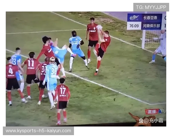 河南队钟义浩接球就做，前场三人连线打出机会