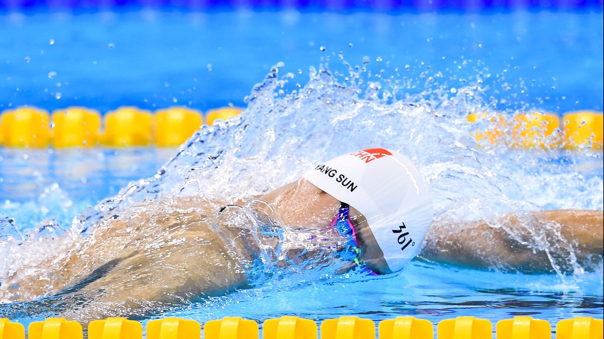 世界高尔夫巡回赛球员排名竞争激烈，高尔夫巡回赛冠军奖金多少